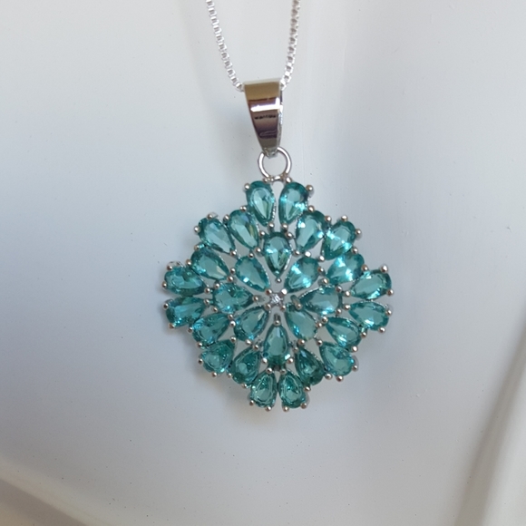 Peacock Green Zircon Pendant - Picture 5 of 12